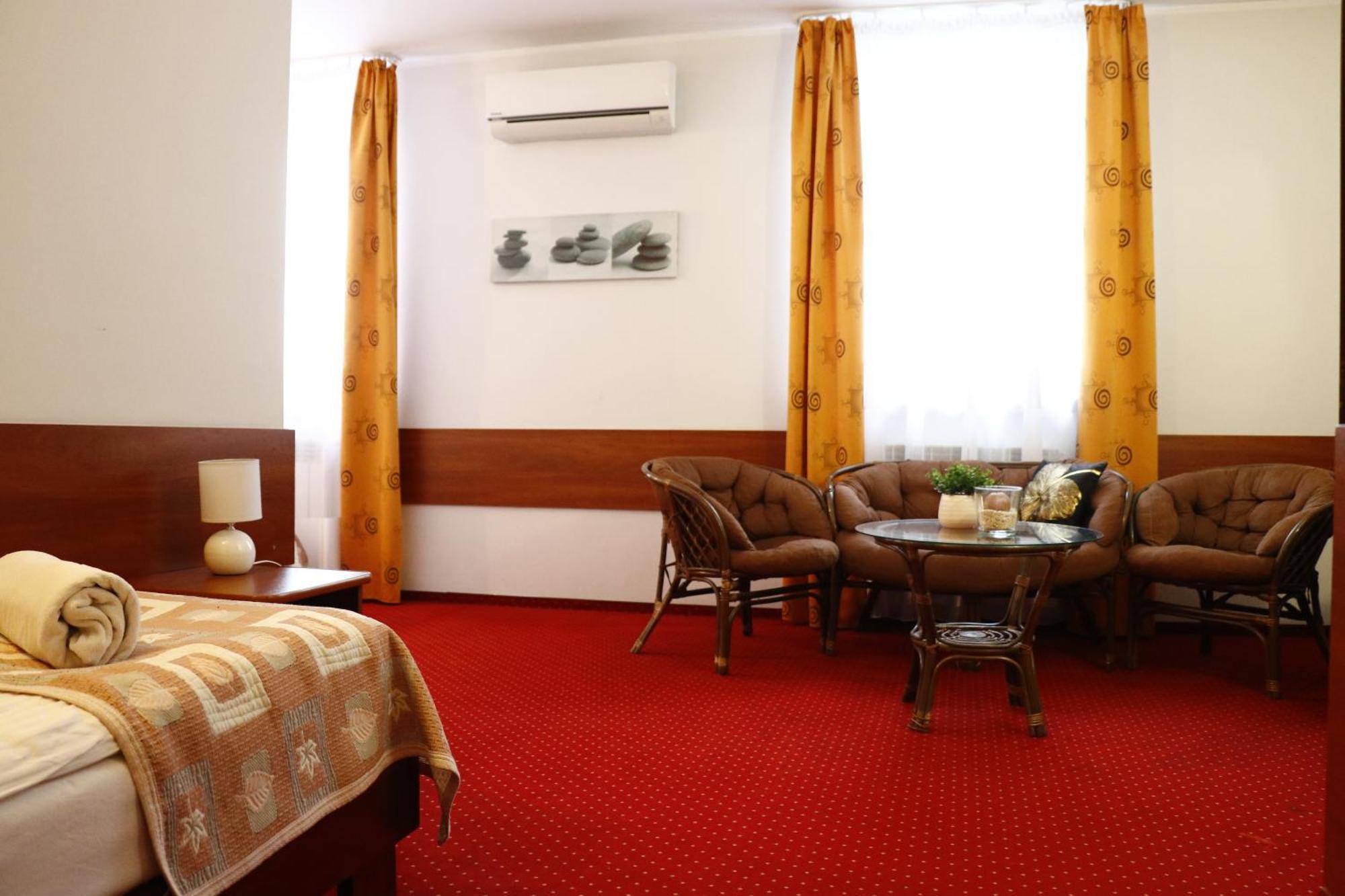 Sala Bankietowa I Pokoje Goscinne โซกูวกา ภายนอก รูปภาพ